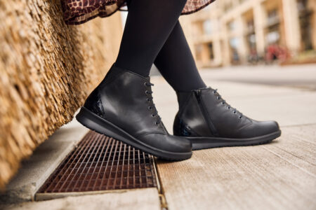 New Feet Sort Støvle Med Glat Kalveskinslæder