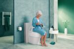 Toiletforhøjer m/armlæn og brædt - Billede 2